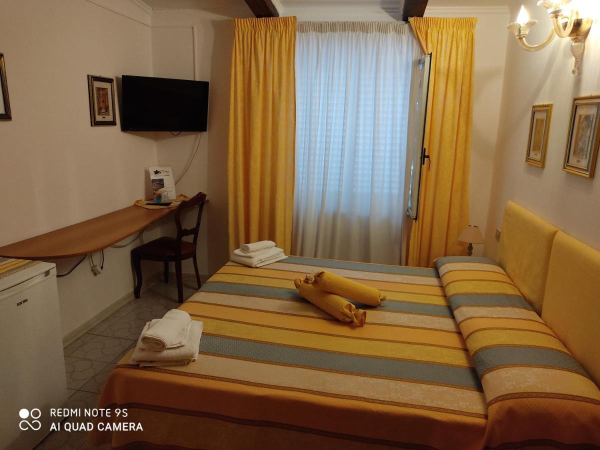 Hotel La Calabrese Isola Di Capo Rizzuto Eksteriør bilde
