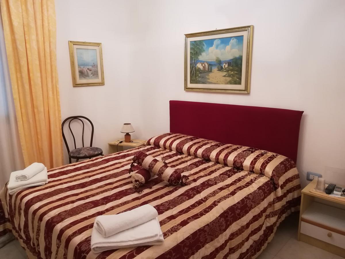 Hotel La Calabrese Isola Di Capo Rizzuto Eksteriør bilde